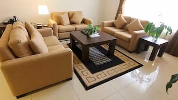 Family Room, Balcony, City View | Living area