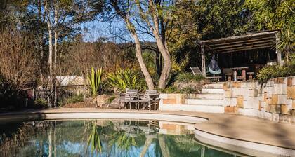 Historic barn in the heart of Wollombi village, close to function venues.