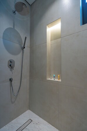 Towels, soap, toilet paper - 43 3B/Cosy ground floor 1BR Apartment (Riyadh)