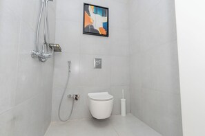 Towels, soap, toilet paper - 118 4A/ Luxury ground floor studio apartment (Riyadh)