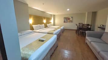 Deluxe Family Room | 書桌、免費 Wi-Fi、床單