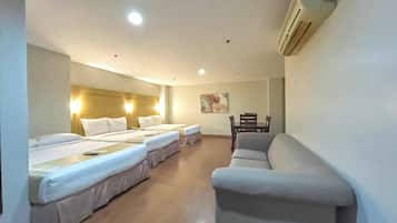 Deluxe Family Room | Desk, free WiFi, bed sheets
