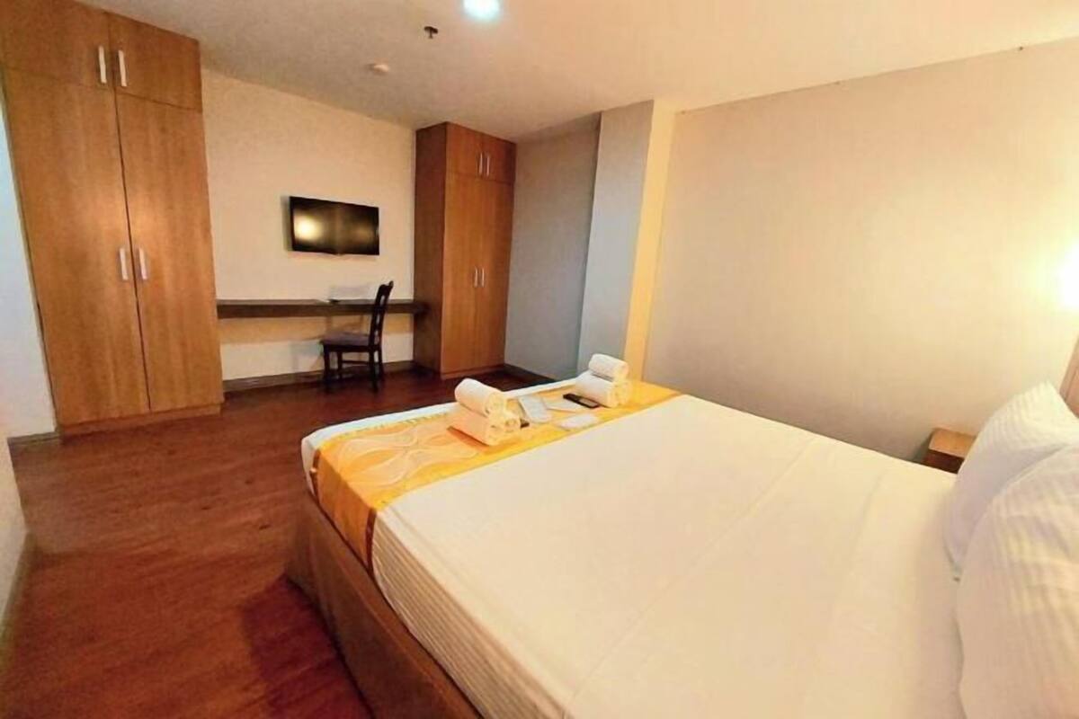 Desk, free WiFi, bed sheets