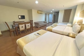 Deluxe Family Room | 書桌、免費無線上網、床單