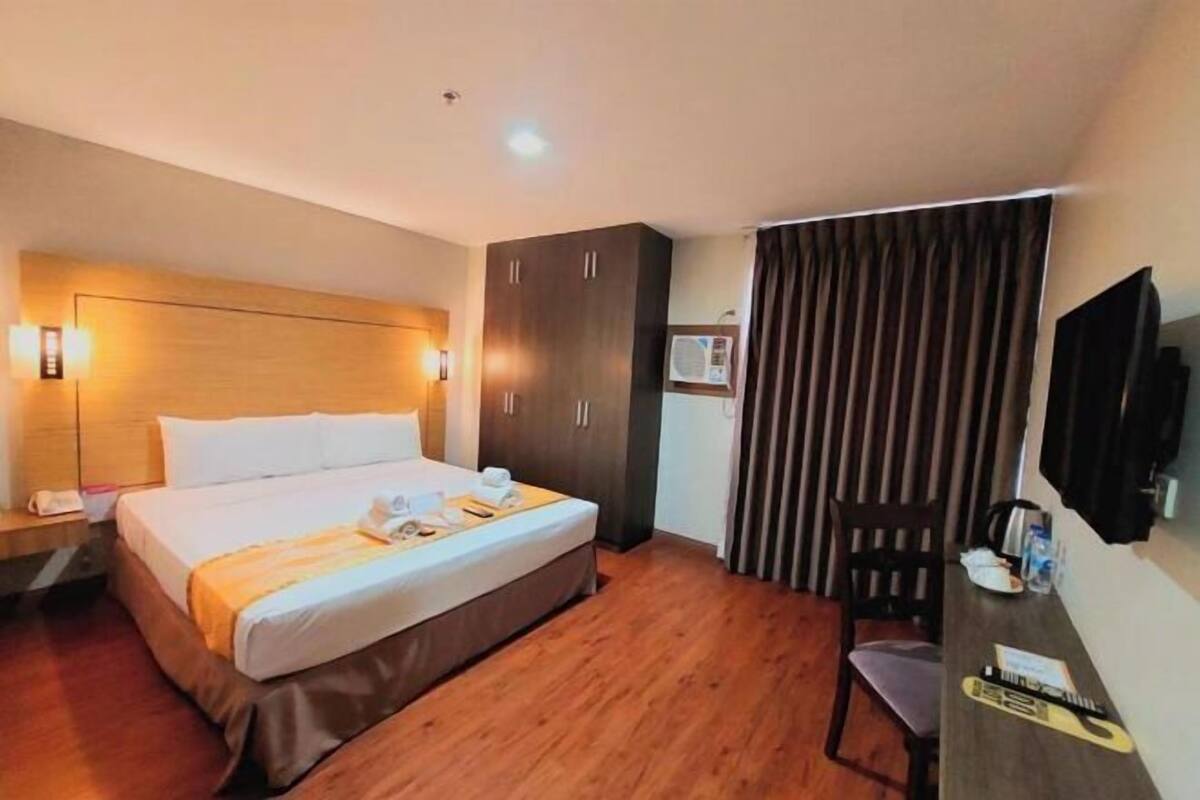 Desk, free WiFi, bed sheets