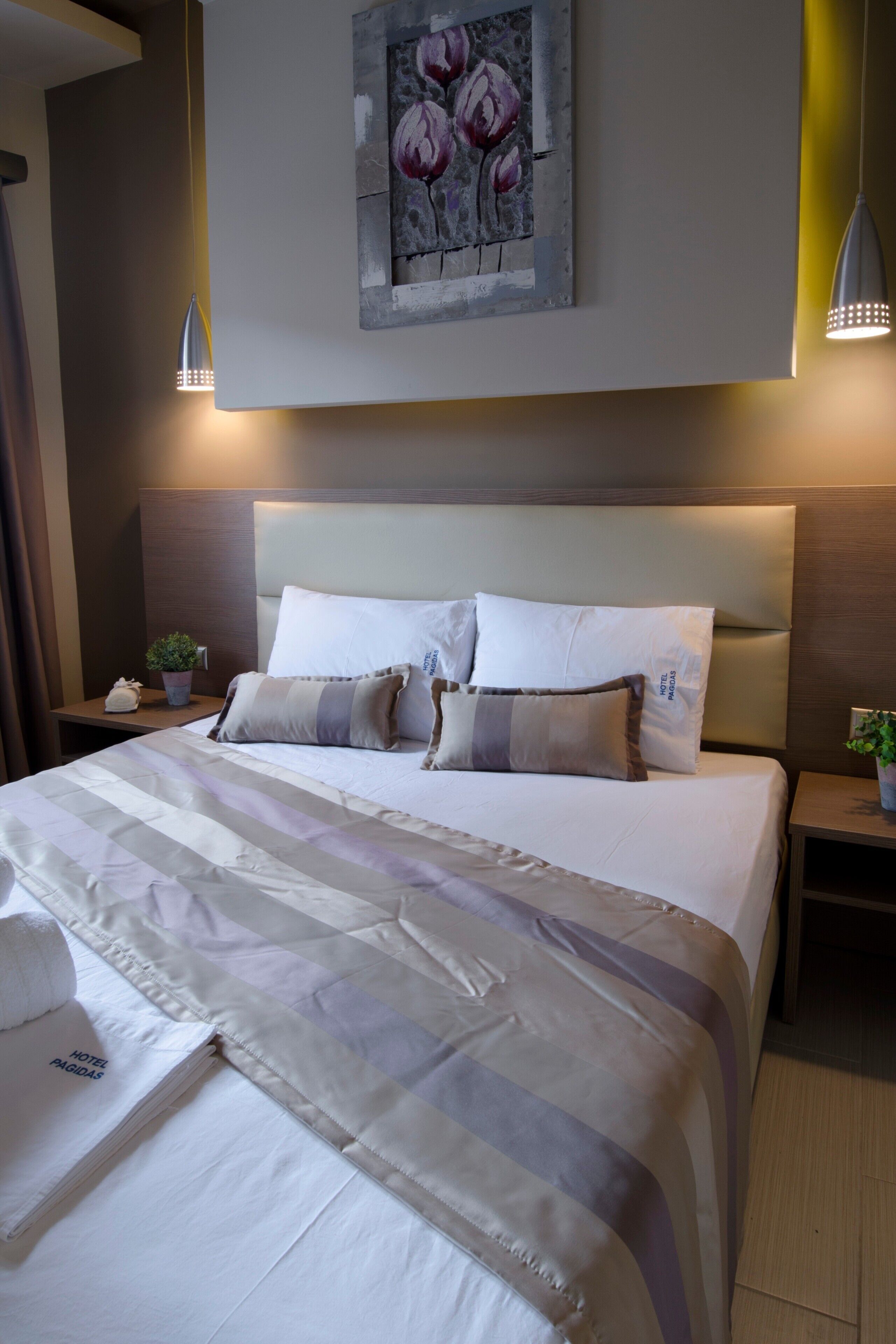 WiFi, bed sheets