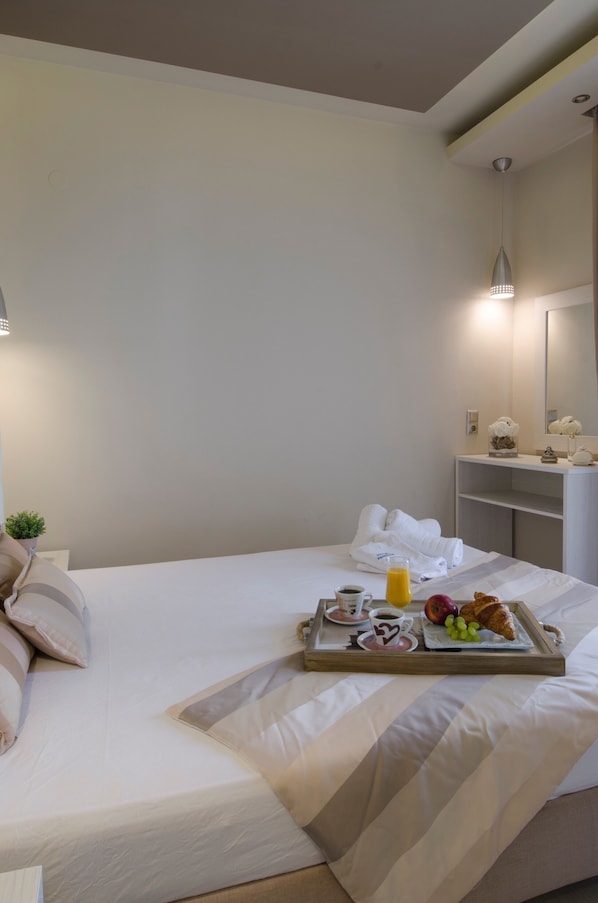 WiFi, bed sheets