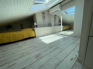 1 slaapkamer, een strijkplank/strijkijzer, gratis wifi, beddengoed