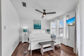 3 bedrooms, iron/ironing board, WiFi, bed sheets