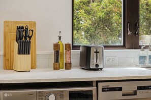 Interior - Roami at The Palace | 4 Bed Combo | 2 Units (Miami)