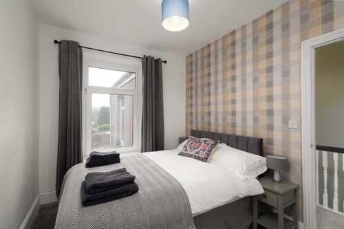 Spacious 3BR Home w Terrace - Ideal for Groups