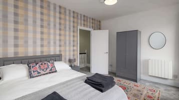 3 bedrooms, desk, iron/ironing board, WiFi