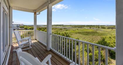 Spacious 4 Bedroom w/ Ocean Views, Dock & Kayak Launch. 2 Min Walk 2 Beach