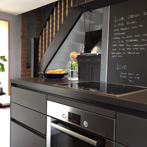 Fridge, oven, stovetop, dishwasher - Apartment 'Lotte' with Private Terrace, Private Garden and Wi-Fi (Bitz)