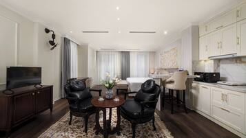 Luxury Double Room, 1 King Bed, City View | Egyptian cotton sheets, premium bedding, minibar, in-room safe