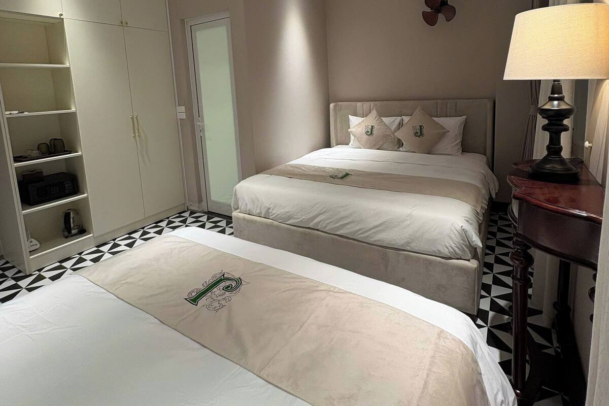 Egyptian cotton sheets, premium bedding, minibar, in-room safe
