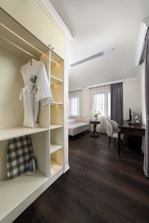 Standard Double Room | In-room safe, blackout drapes, iron/ironing board, free WiFi