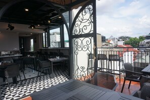 包含每日自助早餐