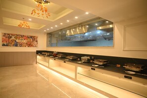 Buffet déjeuner gratuit tous les jours