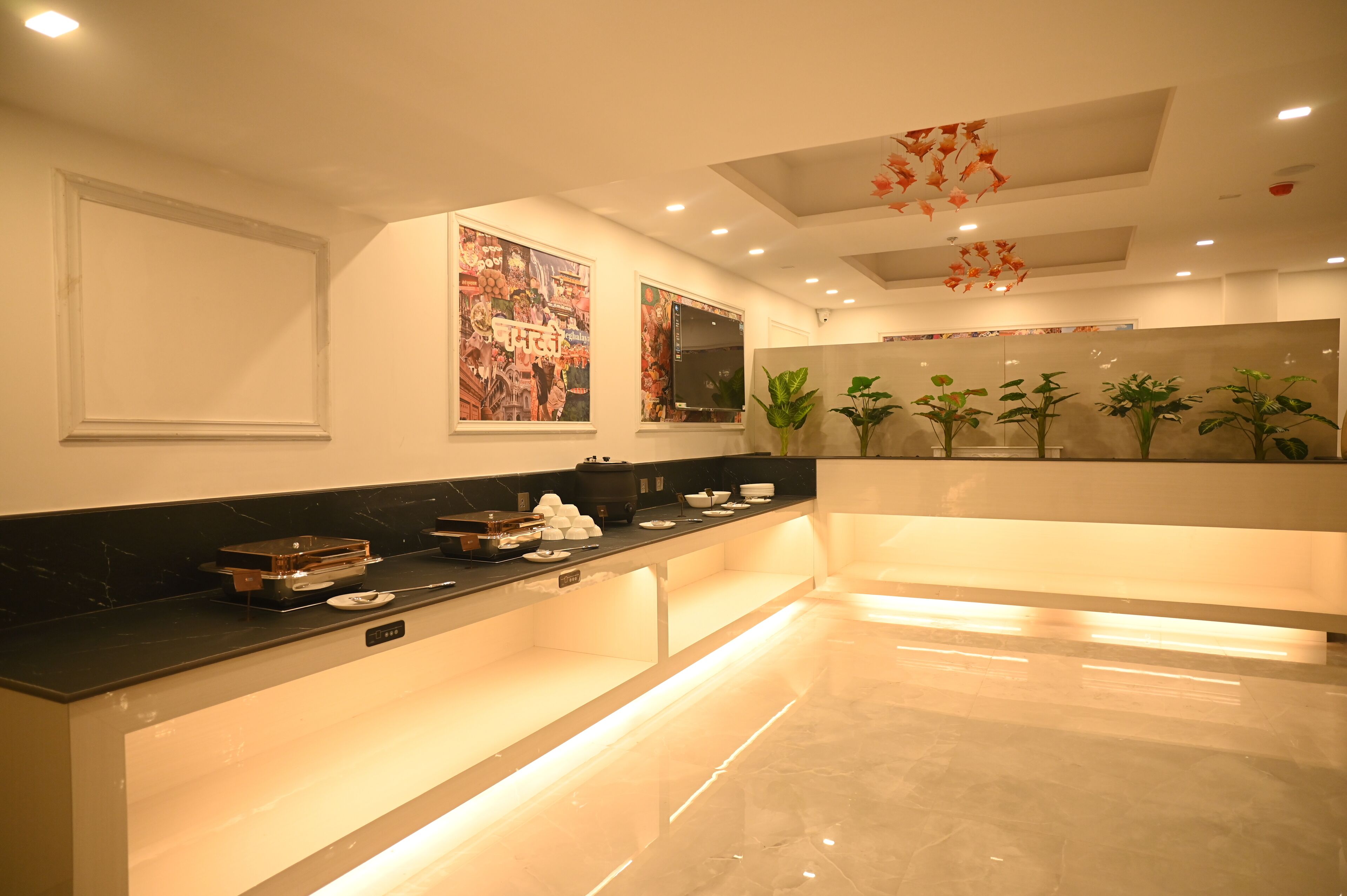 朝食、ランチ、ディナーに営業 (ベジタリアン料理)