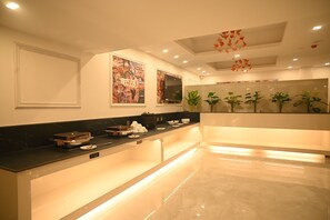 Breakfast, lunch, dinner served; vegetarian cuisine 