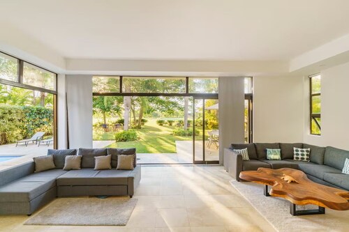 Villa in Juan Dolio: Privater Pool, Garten und nah am Strand!