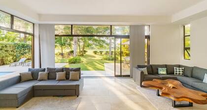 Villa in Juan Dolio: Privater Pool, Garten und nah am Strand!