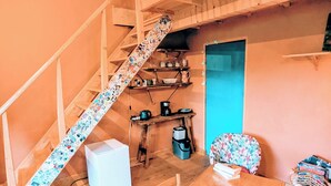 Interior - La Chambre d'Art in the heart of nature, 300 metres from Lake St Pardoux (Saint-Pardoux-le-Lac)
