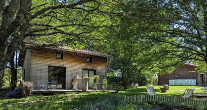 La Chambre d'Art in the heart of nature, 300 metres from Lake St Pardoux