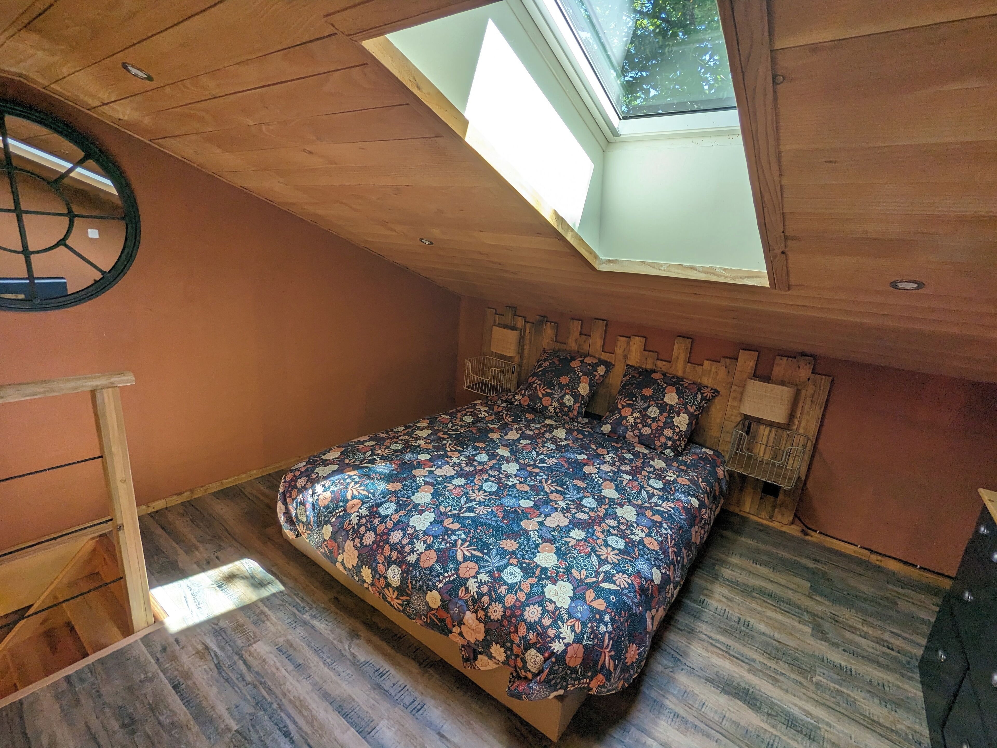 1 chambre, lit parapluie, draps fournis