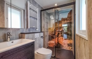 Shower - Stunning home in Voorthuizen (Voorthuizen)