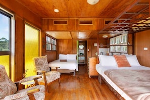 1 bedroom, bed sheets