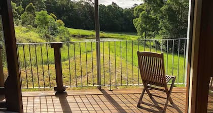 Shanti Cabin: Private Hinterland Retreat w/ Porch, AC & Kitchenette Near Noosa