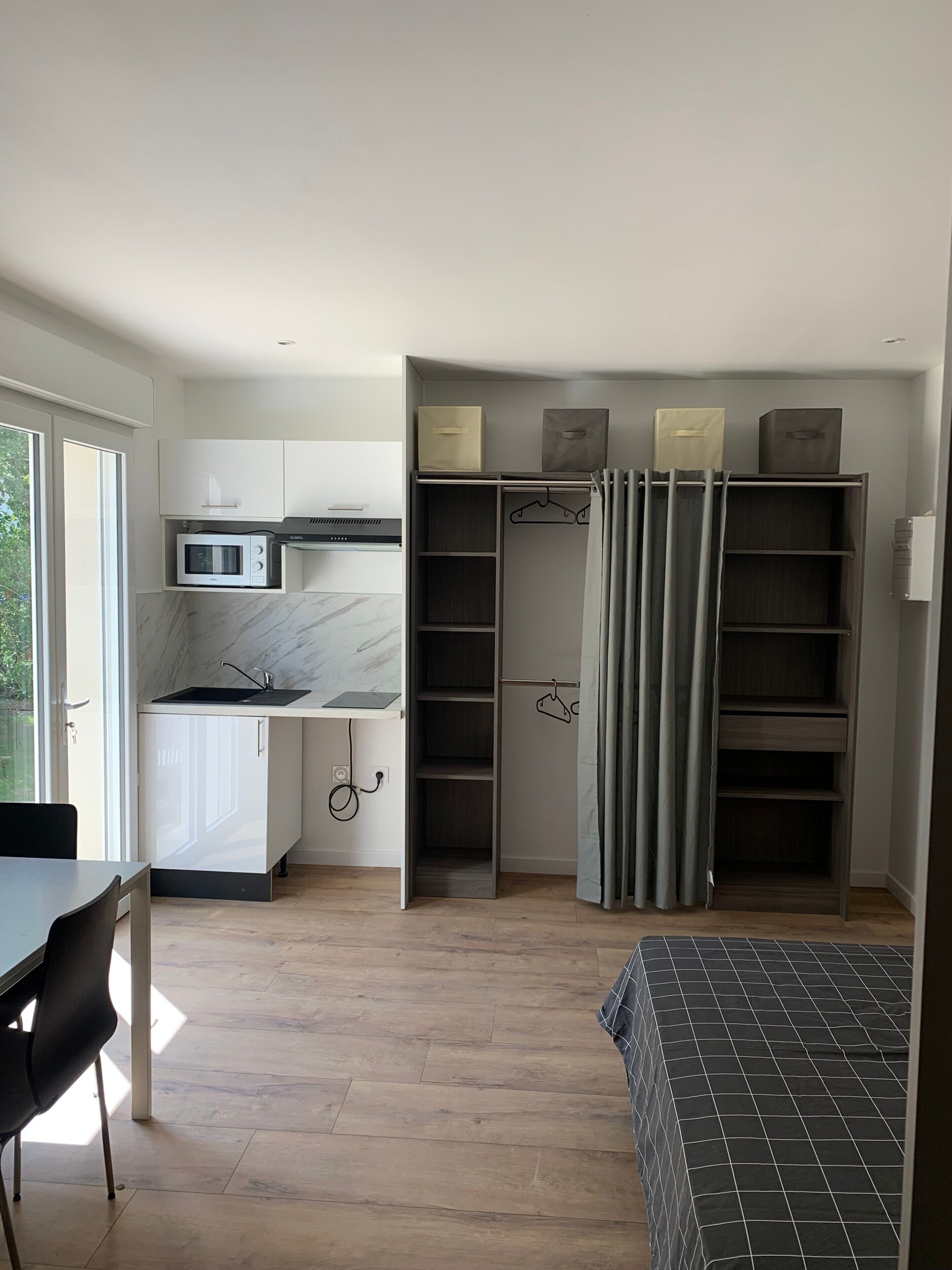 WiFi, bed sheets, wheelchair access