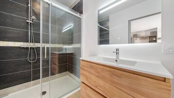 Douche, serviettes fournies