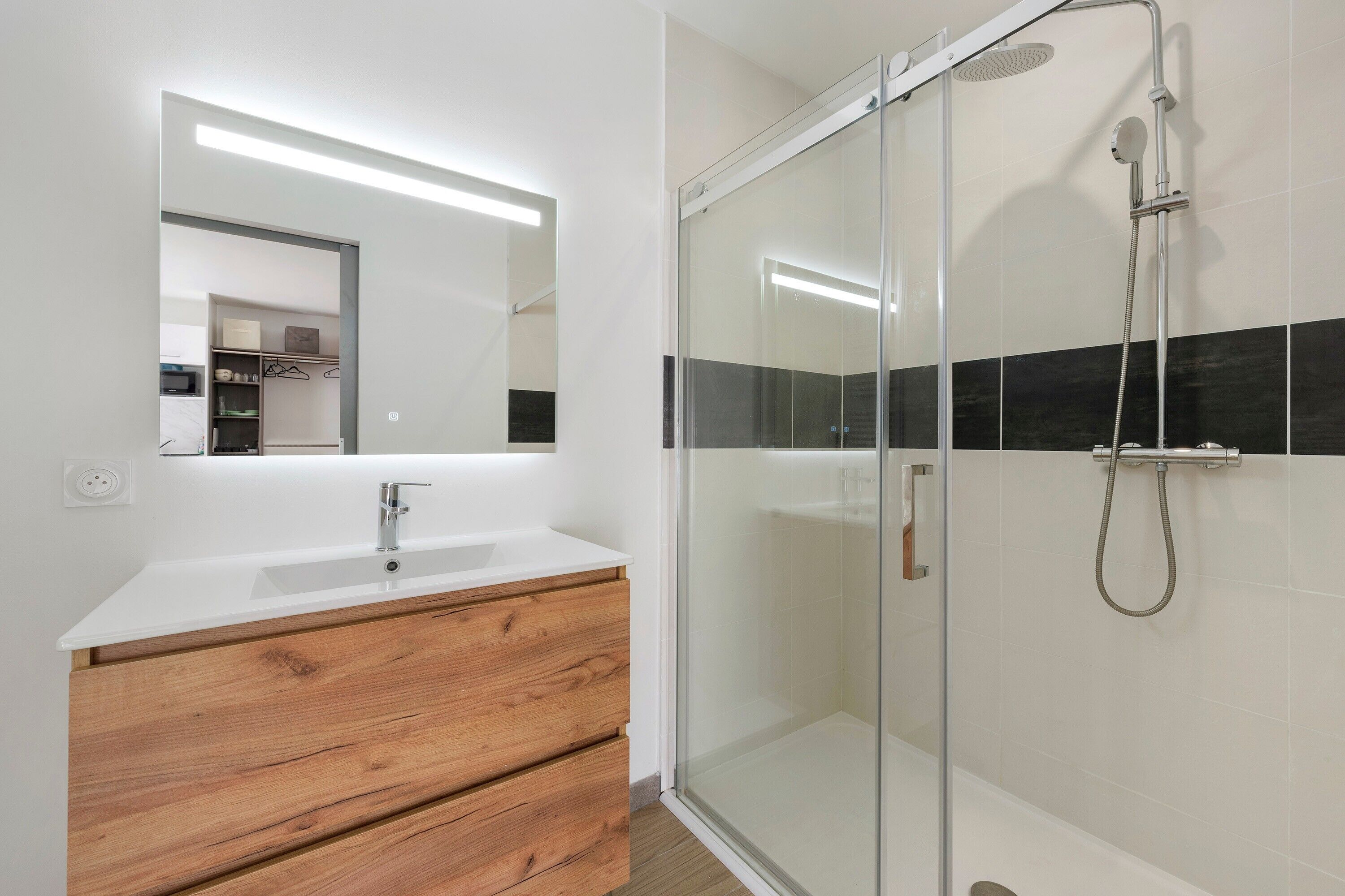 Een douche, handdoeken