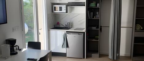 WiFi, bed sheets, wheelchair access