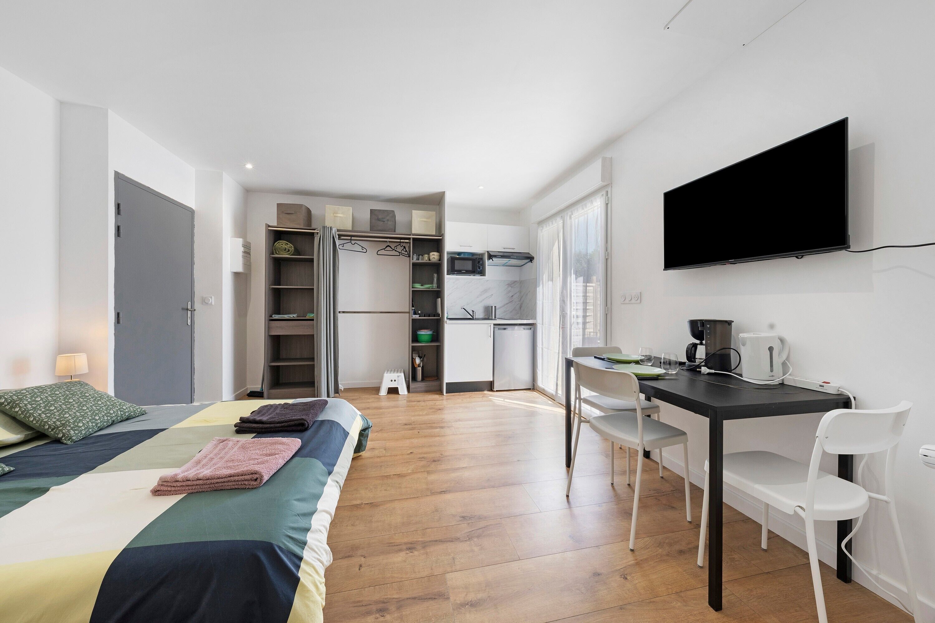 WiFi, bed sheets, wheelchair access