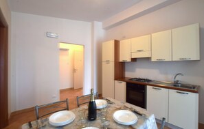 Fridge, stovetop