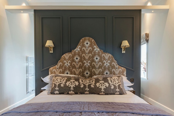 Junior Double Room | Iron/ironing board, free WiFi, bed sheets