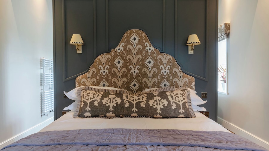 Three Acres Inn & Restaurant