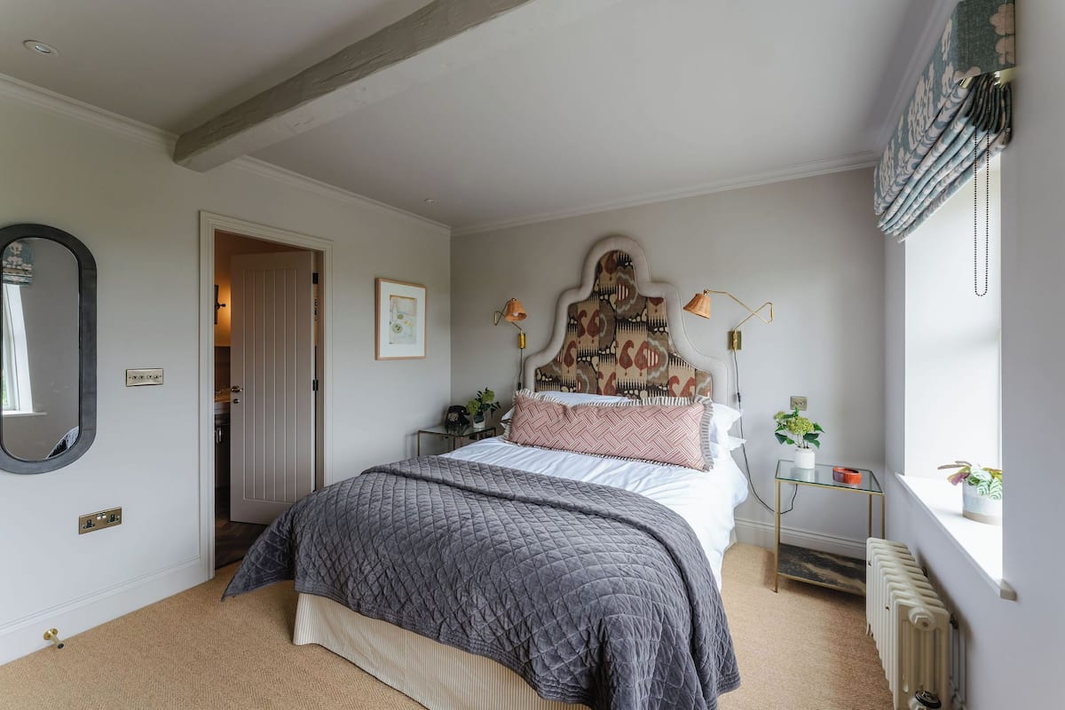Superior Double Room | Iron/ironing board (on request), WiFi (free), bed sheets