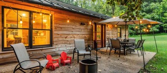 2 Bedroom Cabin with Pickleball Court, Sectional Couch and Outdoor Dining