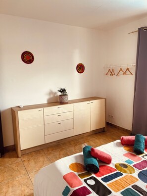 2 bedrooms, iron/ironing board, WiFi, bed sheets