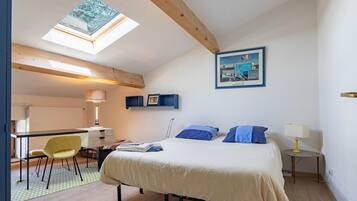 5 chambres, fer et planche à repasser, Wi-Fi, draps fournis