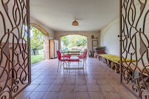 Dining - Country House 'La Gabbro' with Mountain View, Private Terrace and Wi-Fi (Saint-Barthélemy-Grozon)