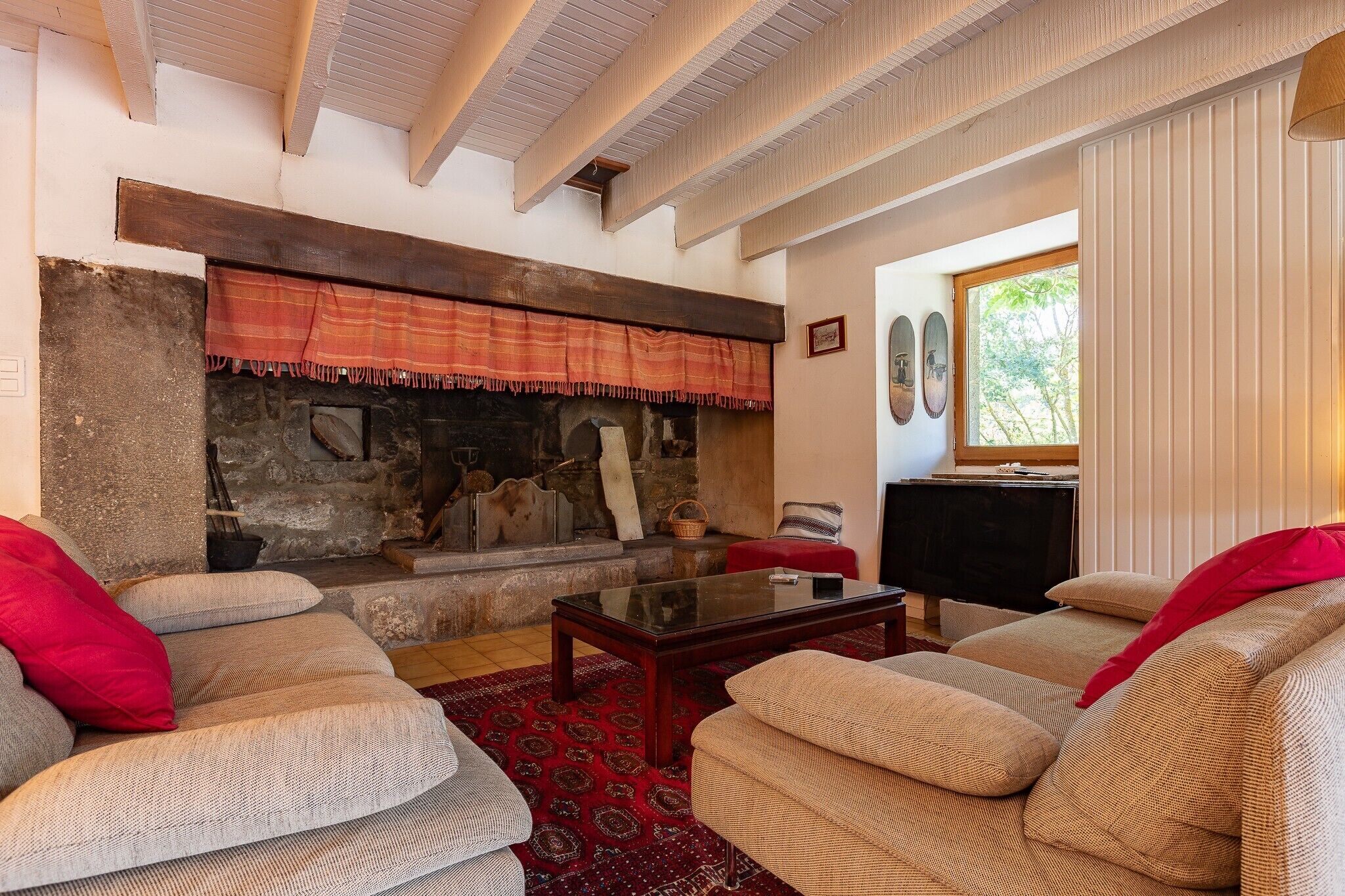 Télévision, cheminée