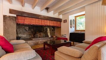 Télévision, cheminée