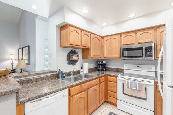 Fridge, oven, stovetop, dishwasher