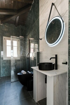 Suite, Balcony, Sea View | Bathroom | Shower, free toiletries, hair dryer, towels - Tepeleni Suites (Agia)